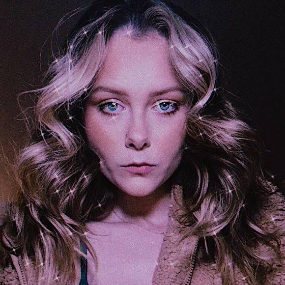 Meet your Posher, Leah - Picture 1 of 6